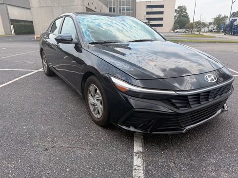 Used 2026 Hyundai Elantra SE FWD image 3