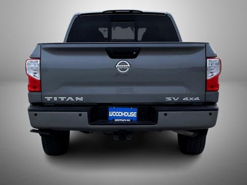 Used 2018 Nissan Titan SV w/ SV Convenience Package image 6