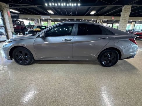 Used 2023 Hyundai Elantra SEL FWD image 4