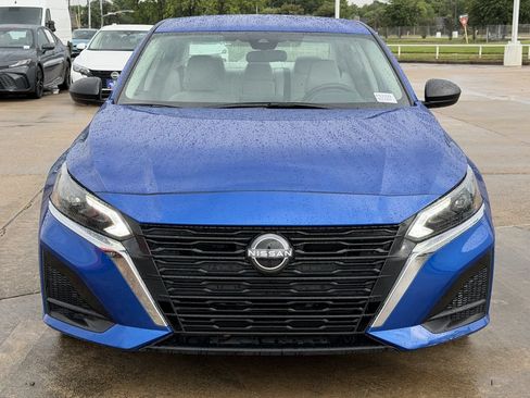 Used 2025 Nissan Altima 2.5 SV FWD image 3