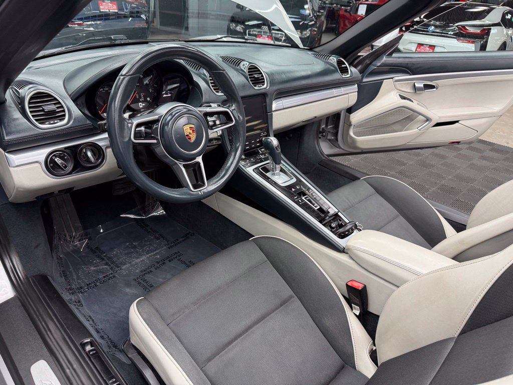 Used 2018 Porsche 718 Boxster RWD image 33