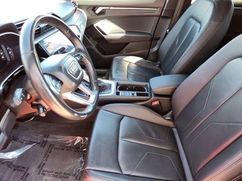 Used 2024 Audi Q3 2.0T Premium image 3