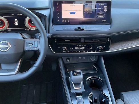 Certified 2025 Nissan Rogue Platinum w/ Platinum Premium Package FWD image 6