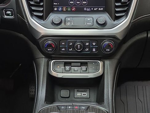 Used 2023 GMC Acadia SLT w/ Elevation Edition image 26