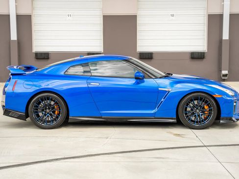 Used 2020 Nissan GT-R Premium image 8