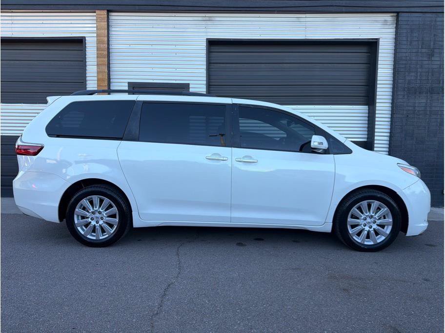 Used 2017 Toyota Sienna Limited Premium AWD/4WD image 11