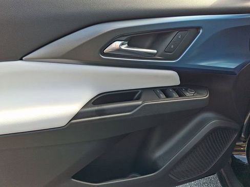 Certified 2025 Chevrolet Equinox EV LT image 12