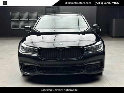 Used 2018 BMW 740i image 12
