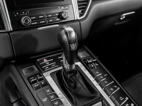 Used 2018 Porsche Macan S image 36