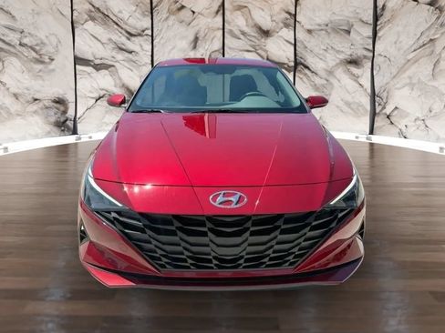 Used 2023 Hyundai Elantra SE FWD image 2