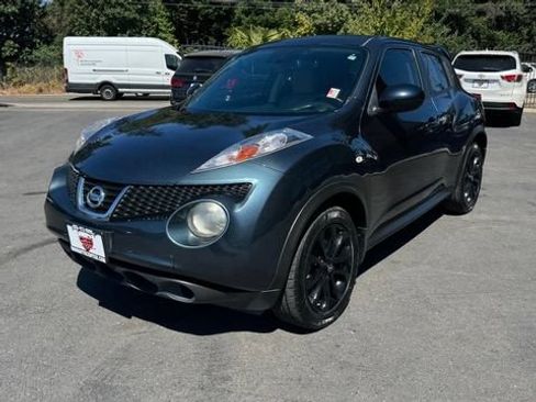 Used 2013 Nissan Juke SV w/ Midnight Edition FWD image 3
