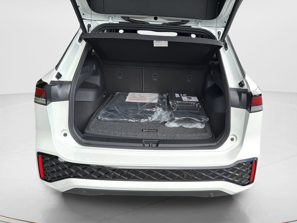 New 2026 Volkswagen Tiguan SE R-Line FWD image 10