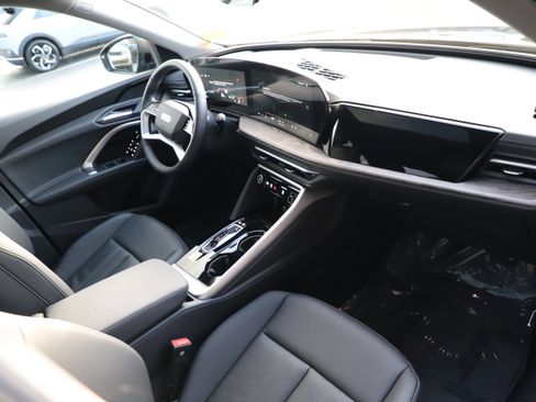 Used 2025 Audi Q5 Premium image 13