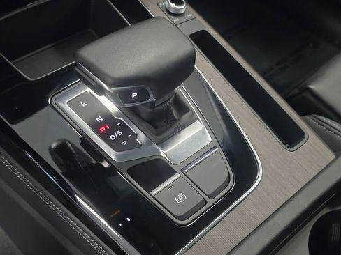 Certified 2025 Audi Q5 2.0T Premium Plus image 17