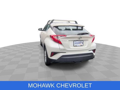 Used 2021 Toyota C-HR LE FWD image 8