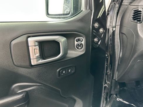 Used 2018 Jeep Wrangler Unlimited Sport S image 16