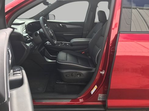 Certified 2026 Buick Enclave Sport Touring w/ Power Package image 24