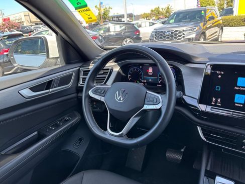 Used 2025 Volkswagen Atlas Cross Sport SE FWD image 32