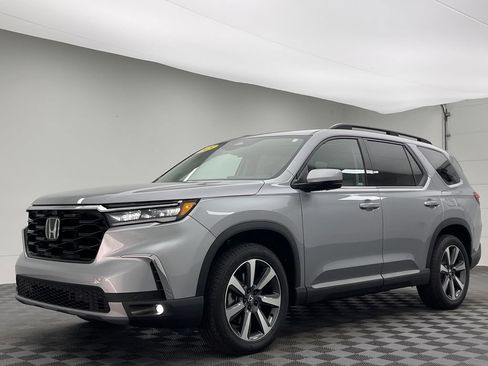 Used 2025 Honda Pilot Elite image 2