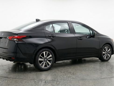 Used 2025 Nissan Versa SV image 9