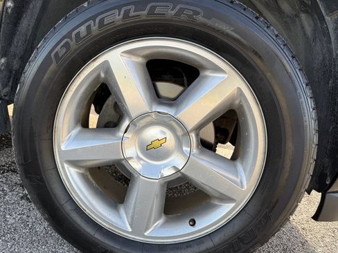 Used 2011 Chevrolet Suburban LT w/ Texas Edition RWD image 23