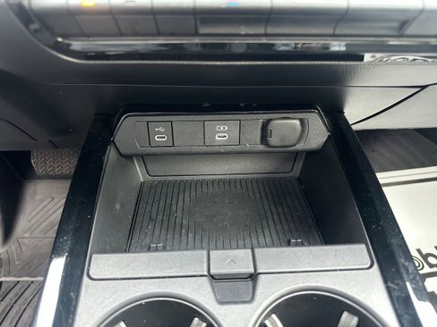 Used 2023 Toyota Prius LE image 33