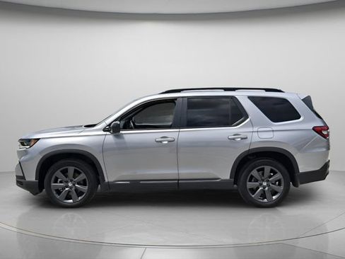 Used 2025 Honda Pilot Sport image 3
