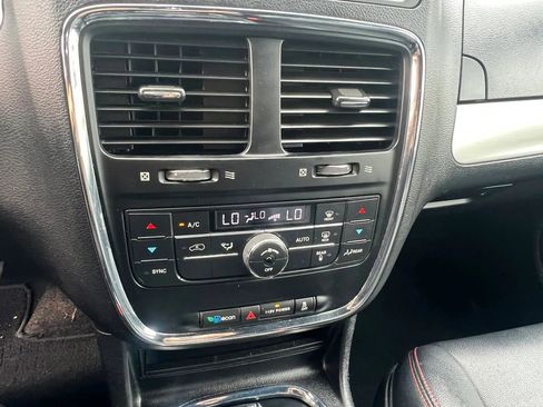 Used 2016 Dodge Grand Caravan R/T FWD image 20