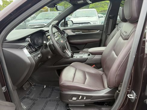 Used 2021 Cadillac XT6 Premium Luxury AWD/4WD image 11