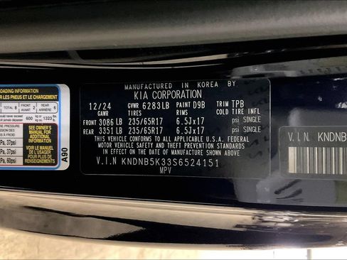Used 2025 Kia Carnival FWD image 30