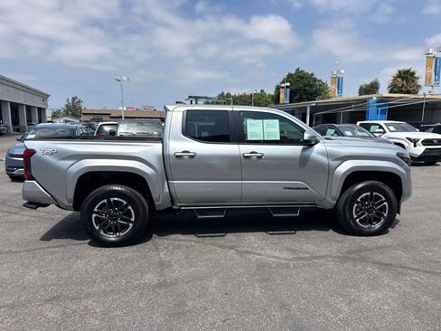 Used 2025 Toyota Tacoma TRD Sport AWD/4WD image 2