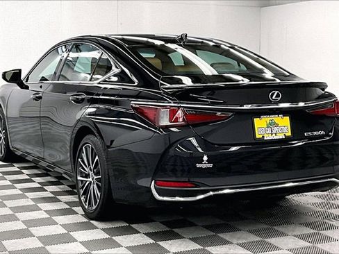 Used 2025 Lexus ES 300h w/ Premium Package image 2