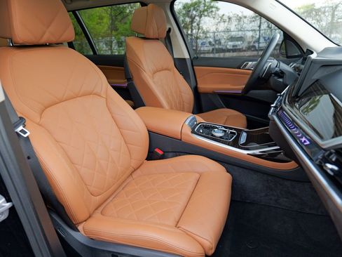 Used 2024 BMW X7 xDrive40i w/ Executive Package AWD/4WD image 42
