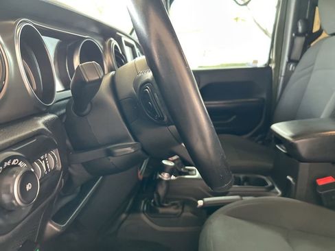 Used 2021 Jeep Wrangler Unlimited Sport image 38