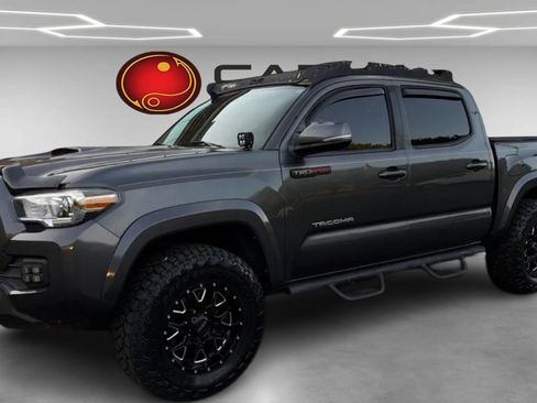 Used 2019 Toyota Tacoma TRD Sport image 1