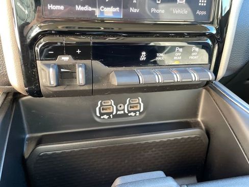 Used 2024 RAM 2500 Laramie image 37