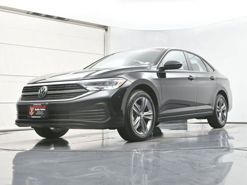 Used 2023 Volkswagen Jetta SE w/ Panoramic Sunroof Package image 27