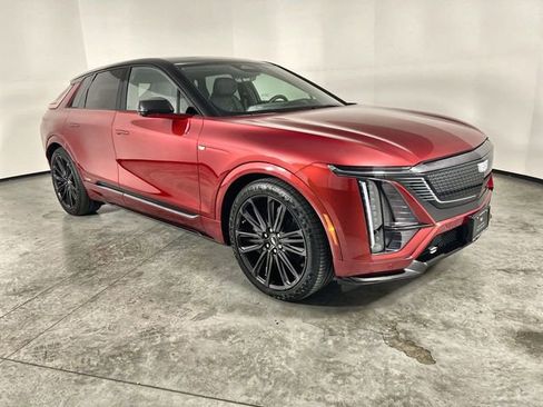 Certified 2026 Cadillac Lyriq V AWD/4WD image 2
