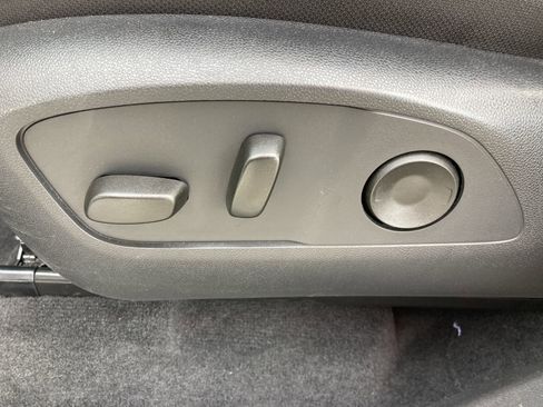 Used 2025 GMC Acadia Elevation image 14