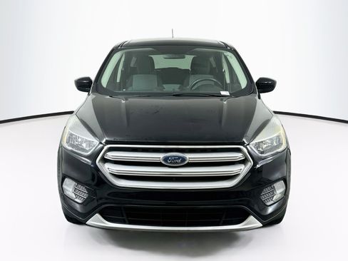 Used 2019 Ford Escape SE FWD image 2