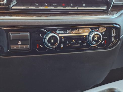 Used 2023 GMC Sierra 1500 SLE image 11