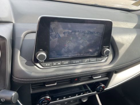 Used 2025 Nissan Rogue SV image 20