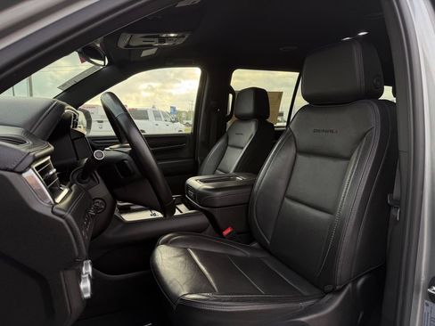 Used 2023 GMC Yukon Denali AWD/4WD image 11