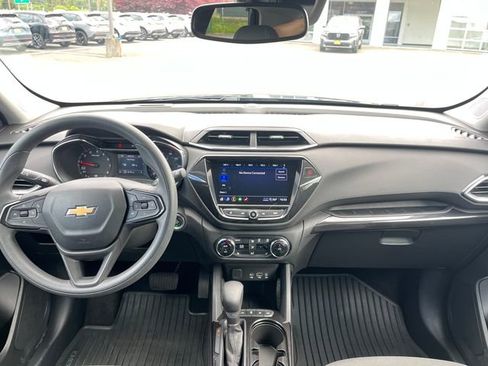 Used 2023 Chevrolet TrailBlazer LT w/ Convenience Package AWD/4WD image 11