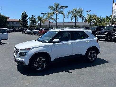 Used 2025 Hyundai Venue SEL image 8