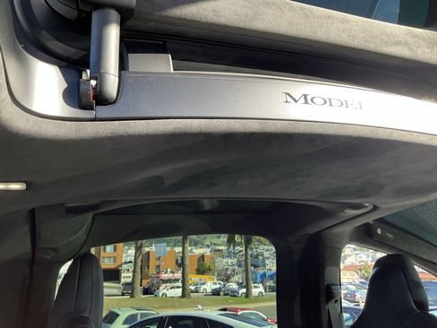 Used 2017 Tesla Model X 75D image 70