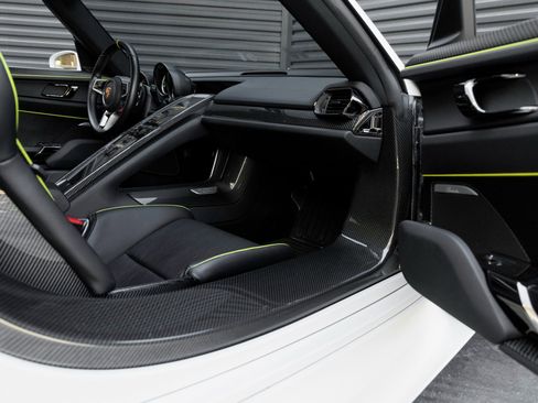 Used 2015 Porsche 918 Spyder image 44