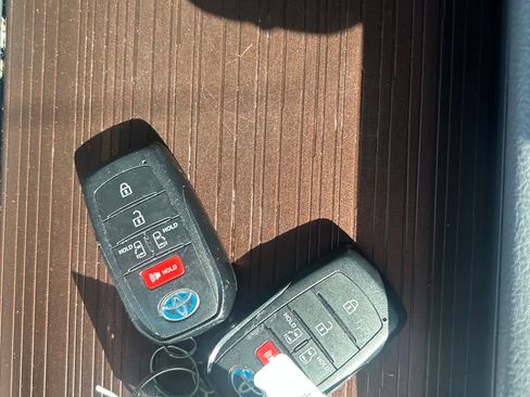 Used 2021 Toyota Sienna LE image 14