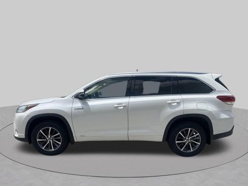 Used 2018 Toyota Highlander XLE AWD/4WD image 3