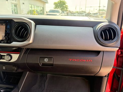 Used 2017 Toyota Tacoma SR5 w/ Tow Package AWD/4WD image 22